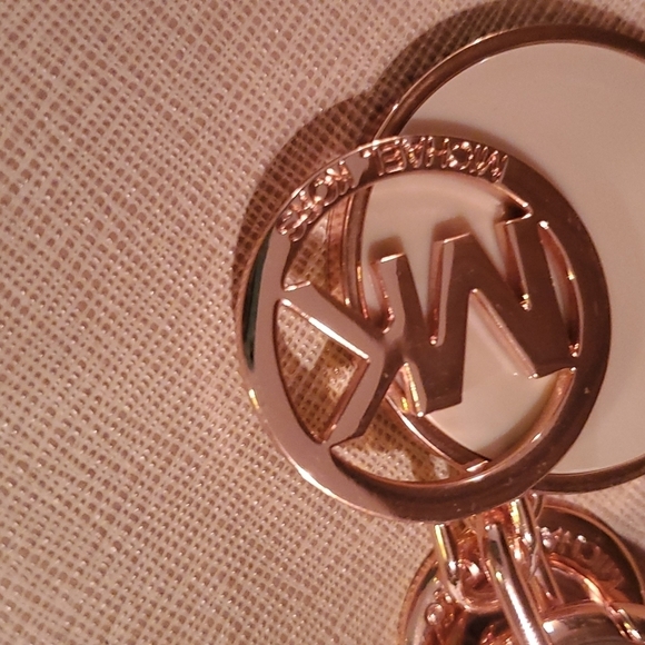 Michael Kors Cynthia‎ Medium Saffiano Leather Satchel with Shoulder Strap - Picture 10 of 16